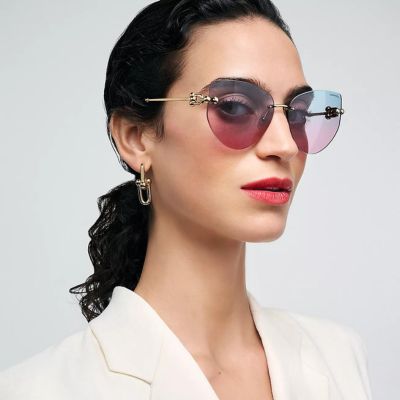 woman wearing violet gradient tiffany sunglasses